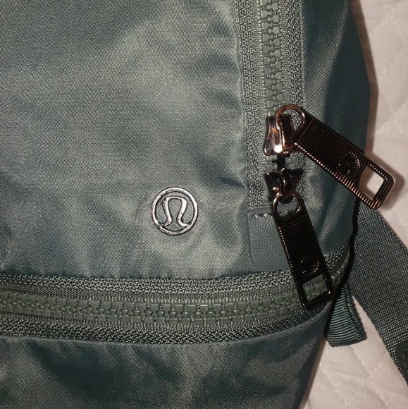 Lululemon Go Lightly Bag 12L - Picture 9 of 16